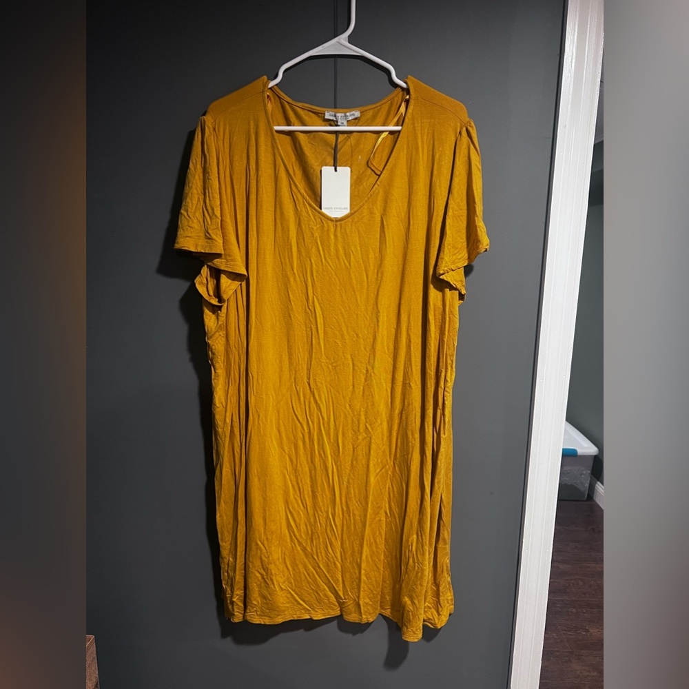 Green Envelope Yellow Gold Flowing Short Sleeve Top